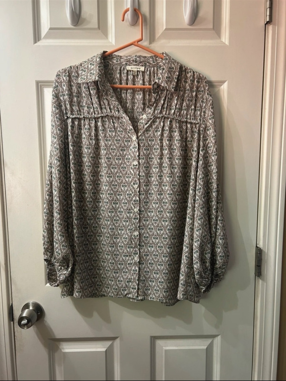 Max Studio 100% Polyester
Botanical Print Gathered
Chest Blouse size L